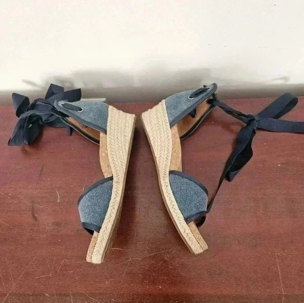 UGG AMELL MARINO BLUE COLOR ANKLE WRAP STRAPPY WEDGE SIZE 6.5 US